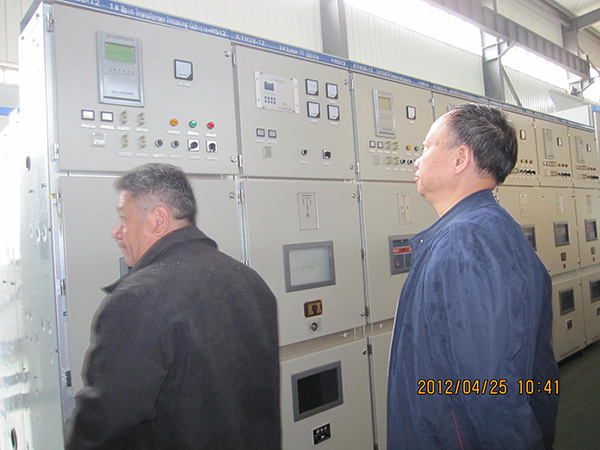 塔吉克斯坦客戶來公司驗(yàn)收2x50MVA/110KV變電站全套設(shè)備
